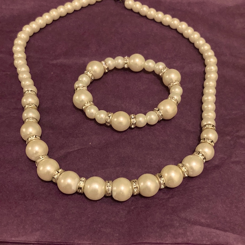Vintage glass pearl necklace and bracelet